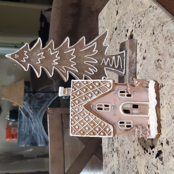 Gingerbread House and Tree-NWT - Picture 7 of 7